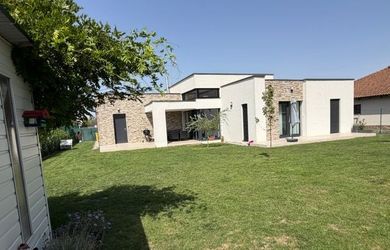 Exkluzívny moderný rodinný dom (200 m²) v novej štvrti Kvetoslavov – veľká garáž,