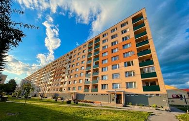 Pekný 3 izbový byt na predaj v centre mesta Brezna.