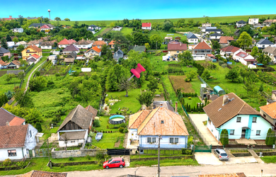 PNORF – Stavebný pozemok 452 m² | šírka 28 m | súkromný lesík | Sasinkovo