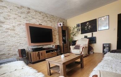 EXKLUZÍVNE, upravený 3 izb.byt Na Hôrke, 82 m2, balkón, výhľad na Zobor