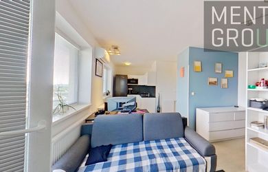 Moderný 1 izbový byt (35 m²) s vyhradeným parkovaním, balkónom a internetom – Jurská ul., Nové Mesto