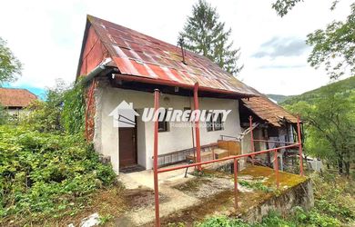 KŠINNÁ – starší domček na víkendy po čiastočnej rekonštrukcii / pozemok 830 m2