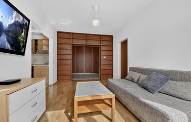 2-izbový byt s balkónom v pokojnej lokalite na Píniovej ulici