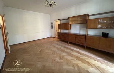 PRIESTRANNÝ 3-IZBOVÝ BYT S VEĽKOU LOGGIOU ORIENTOVANOU DO PARKU,  JADROVÁ UL. , RUŽINOV