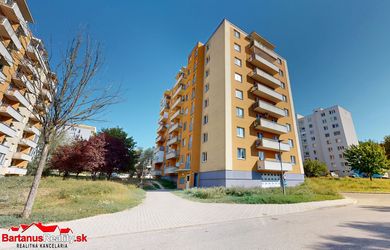 Ponúkame na prenájom 3-izbový byt s balkónom v Trenčíne, sídlisko Juh, ulica Východná.