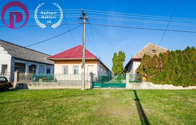RD alebo Chalupa, ÚP 128m2 – Dolná Seč: pozemok 1.321m2, len 5km od Levíc, udržiavaný stav, typický dlhý GÁNOK, veľká GARÁŽ, tichá ulica